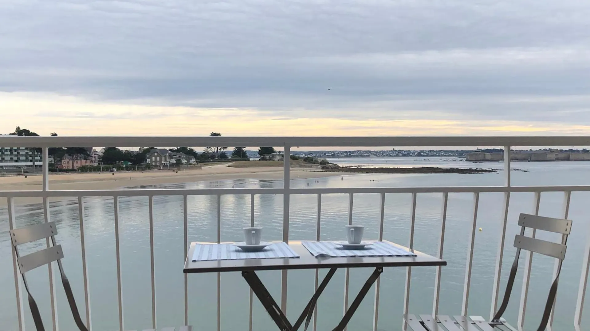 Apartment Ref 236 - Larmor-Plage Type 2 Avec 3 Balcons Pleine Vue Mer Et Au Pied Du Centre